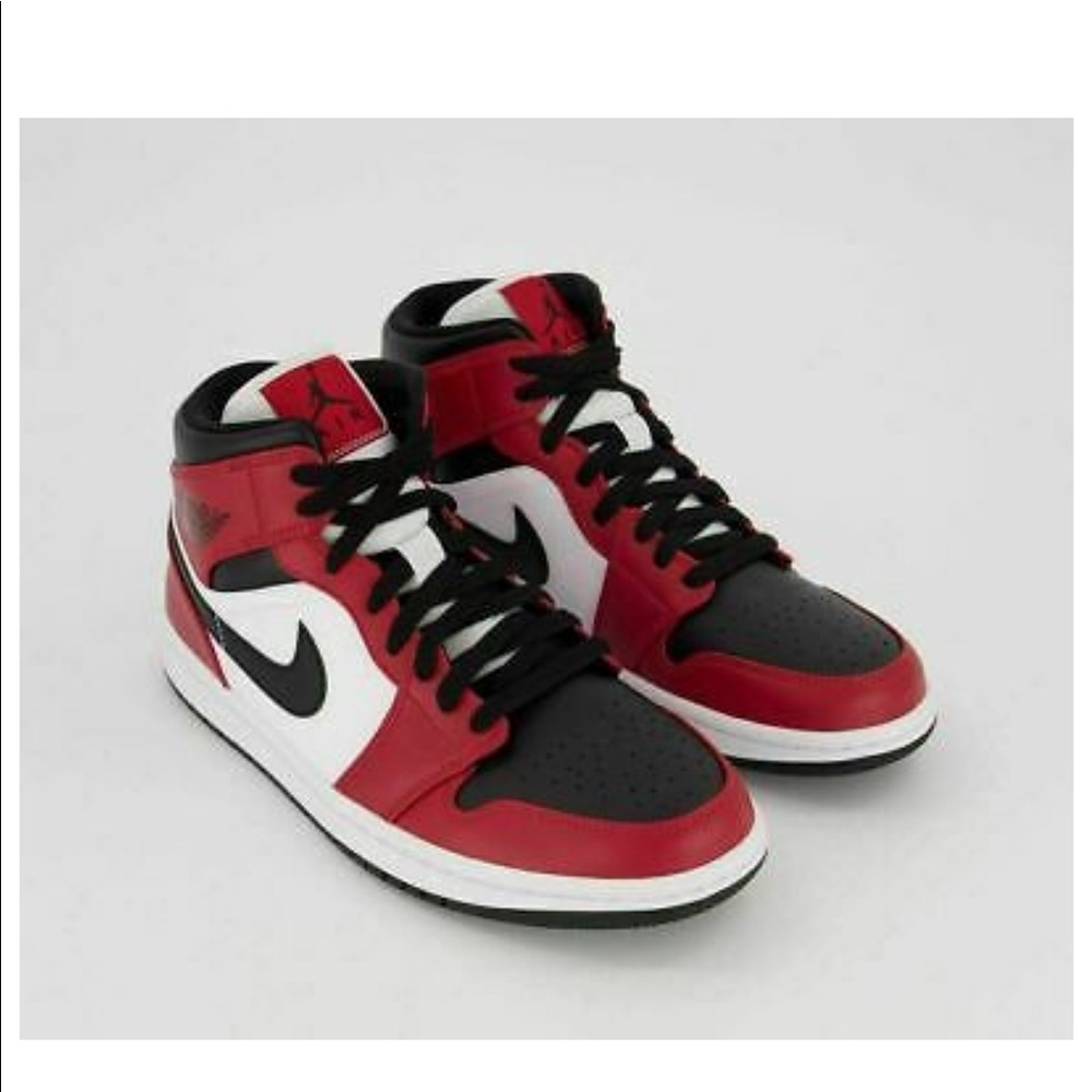 Jordan 1 Mid Chicago Black Toe